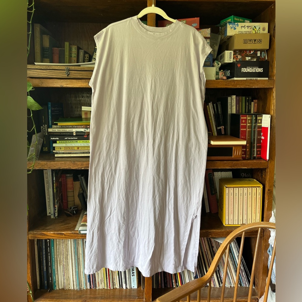 Sleeveless Lavender midi dress
